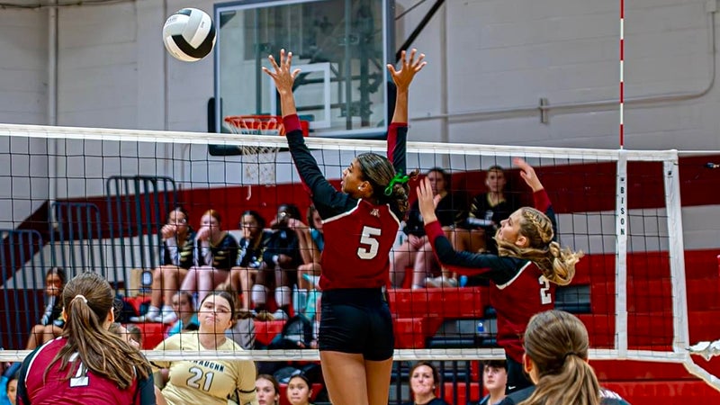 Lady Bulldogs split area matches with Greenville, Brewbaker Tech